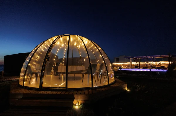 Иглу - закрытая панорамная беседка