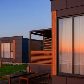 Береговые Апартаменты с панорамным видом на море и собственным выходом на пляж, 2 двуспальные кровати king size